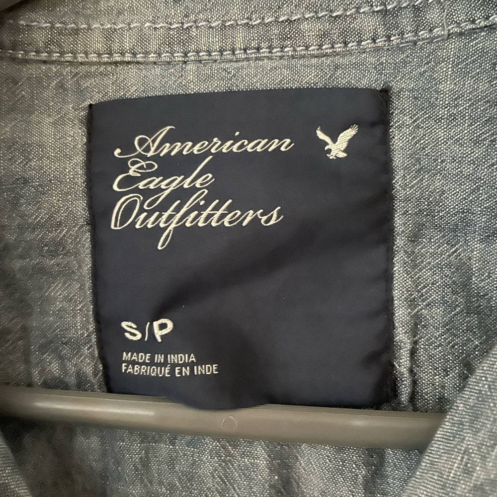 American Eagle Chambray Button Up. Size Small - image 5